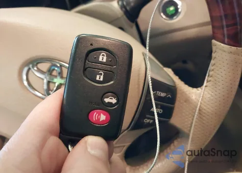 2011 Toyota Avalon Limited z USA, uszkodzony, nr VIN 4T1BK3DB2BU440079